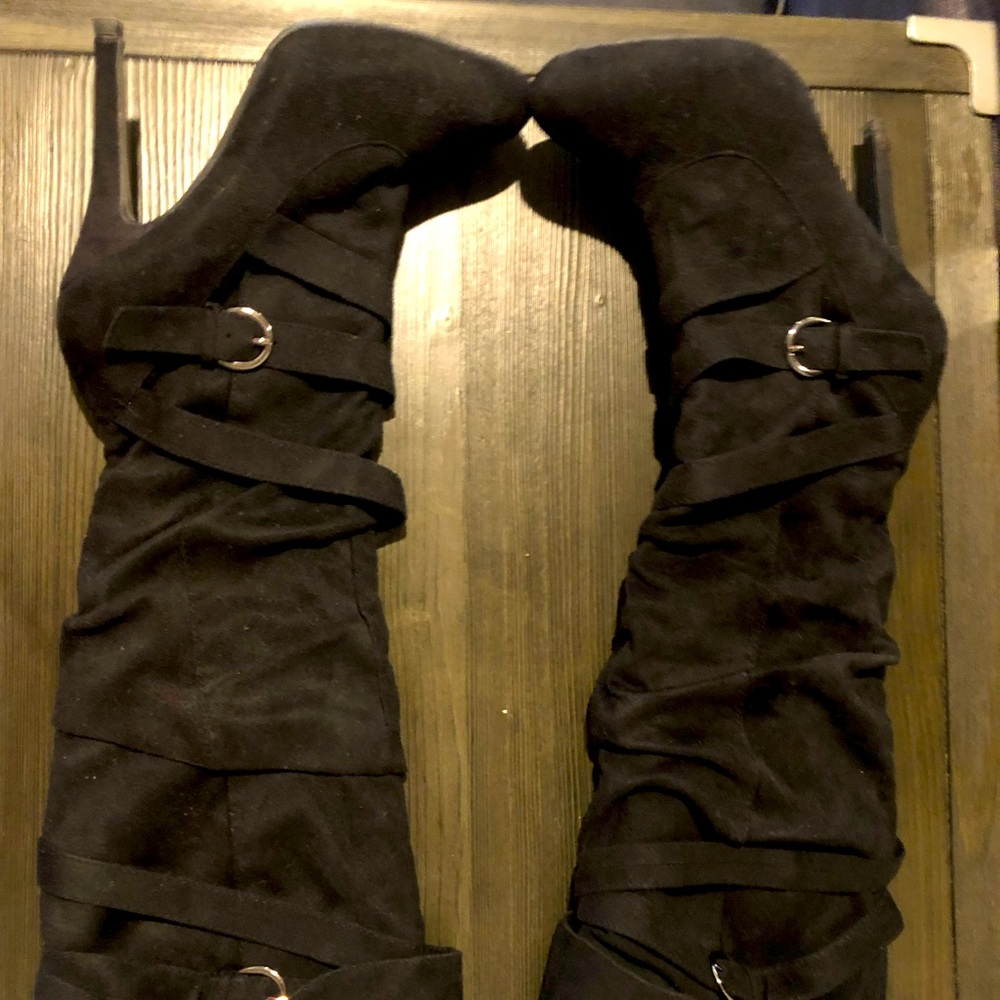 Suede boots